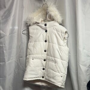 1989 Place White Puffer Vest with Faux Fur Hood girls 5-6 white like new